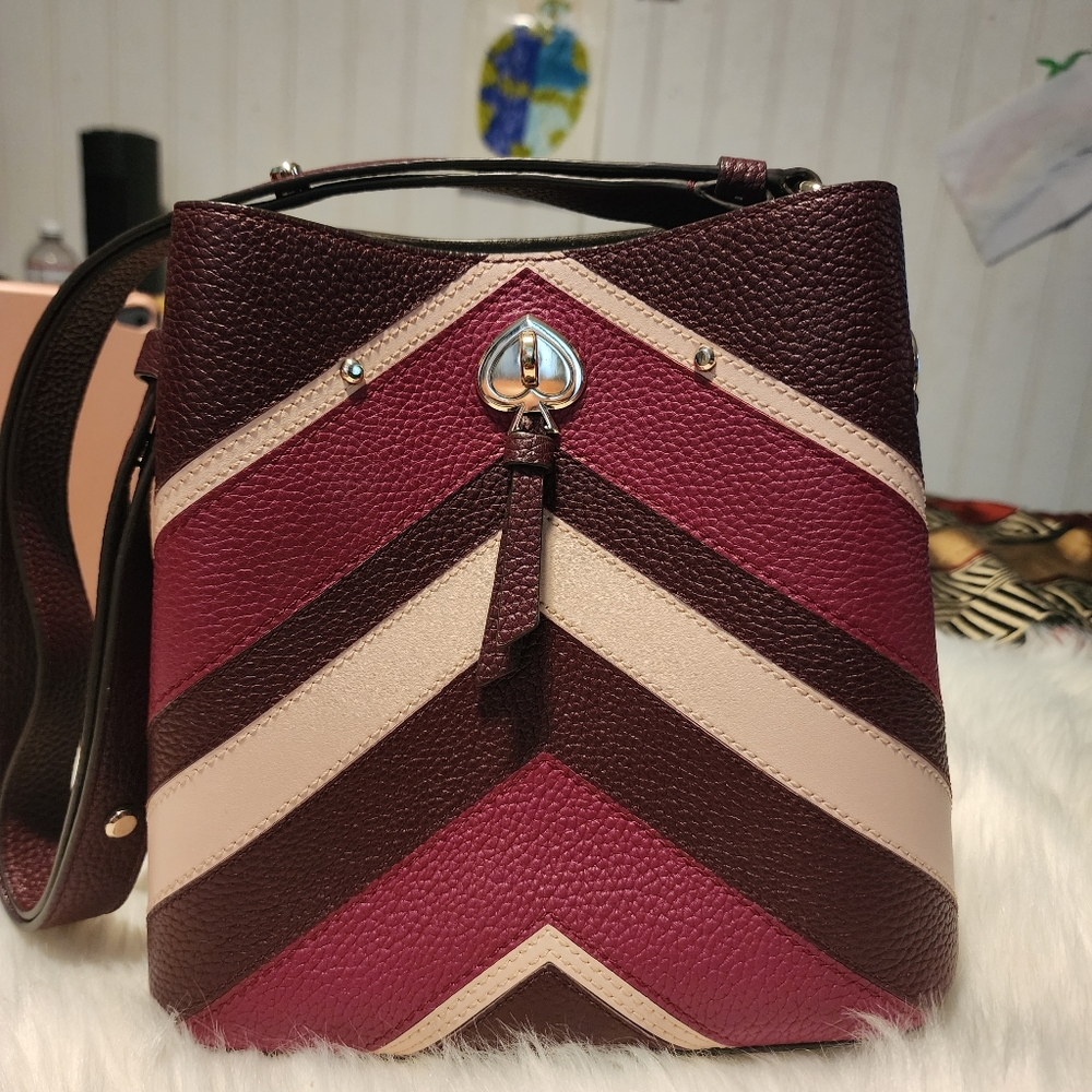 EUNC AUTHENTIC KATE SPADE CHEVRON  BUCKET BAG